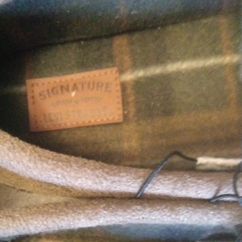 Signature Levi's Memory Foam Brown Suede Men's Slip-Ons - Picture 3 of 4